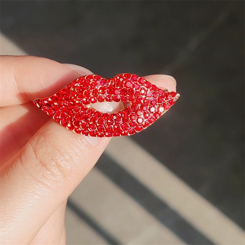 Kristal Dudak Şeklinde Broşlar - Embroidery Lips incelemesi ve fiyatı
