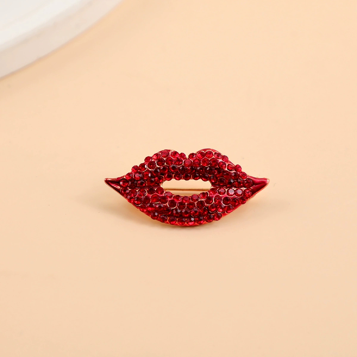 Kristal Dudak Şeklinde Broşlar - Embroidery Lips incelemesi ve fiyatı