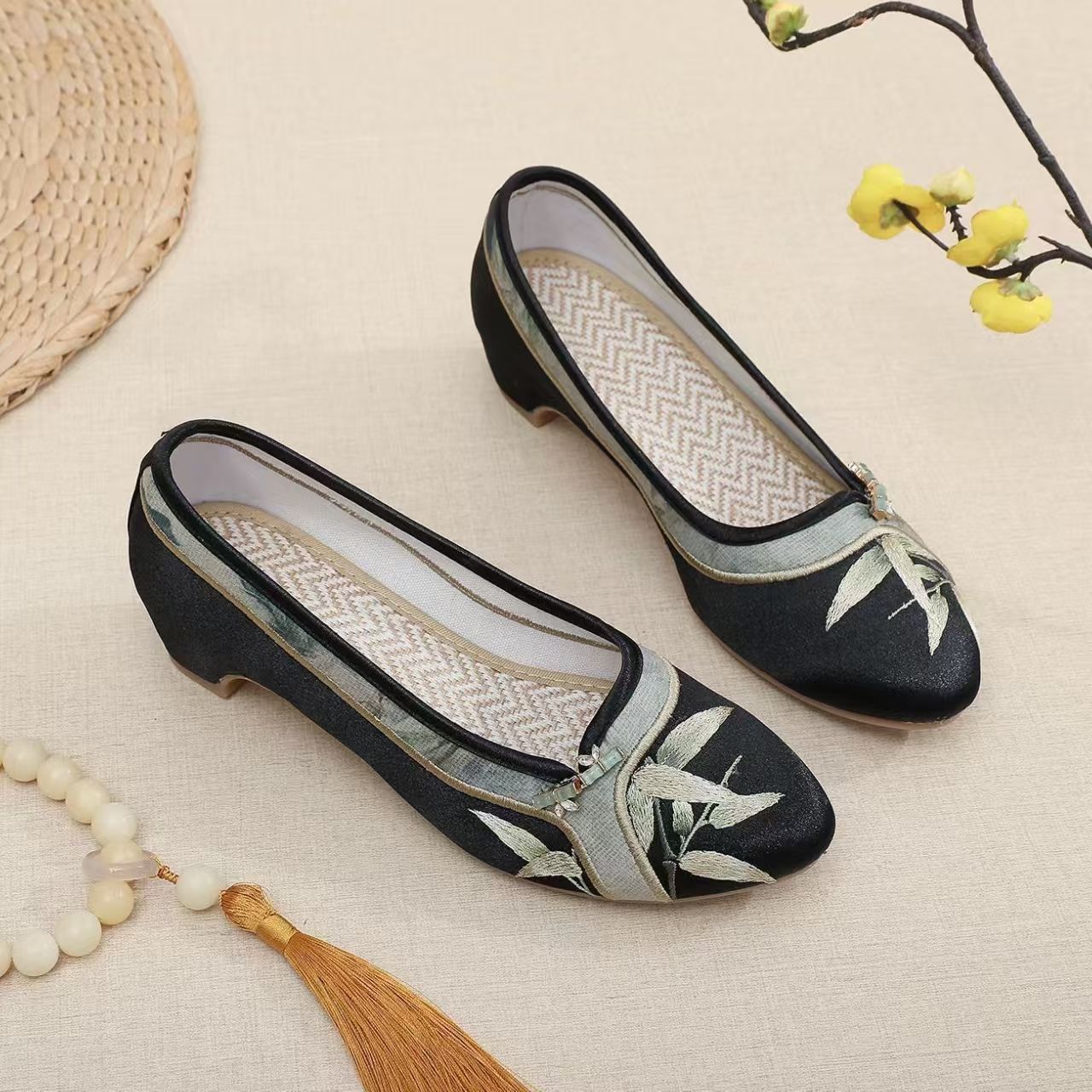 Kadın Düşük Topuklu İşlemeli C - Embroidery Shoes incelemesi ve fiyatı