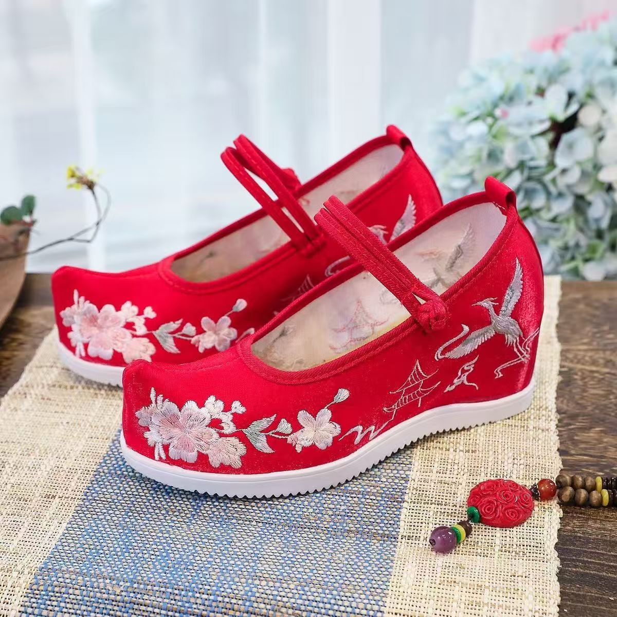 Kadınlar İçin İç İşlemeli Ayak - Embroidery Shoes incelemesi ve fiyatı