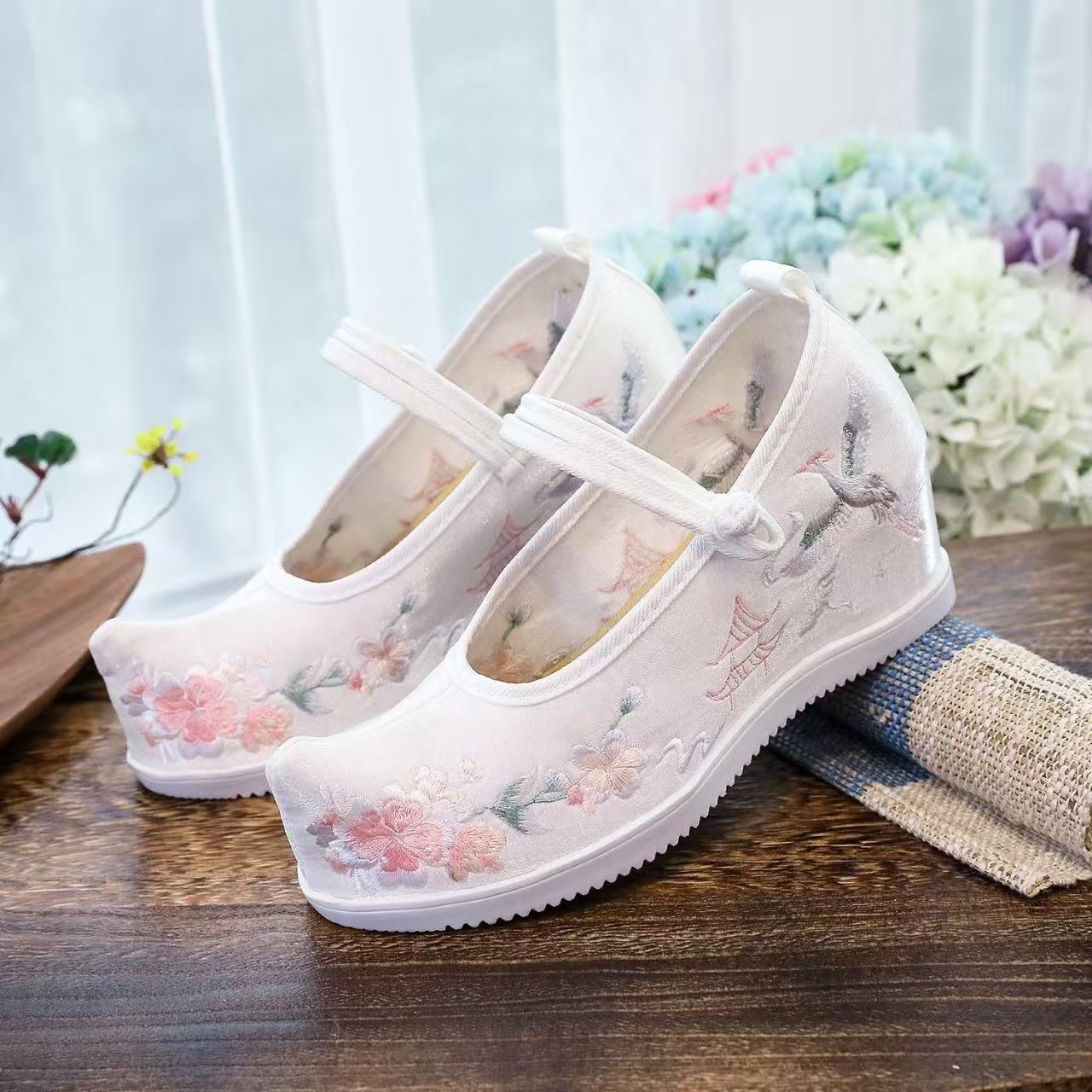Kadınlar İçin İç İşlemeli Ayak - Embroidery Shoes incelemesi ve fiyatı