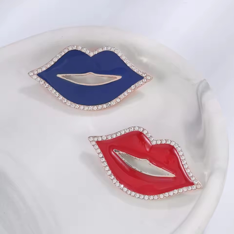 1 adet KRALİÇE Dudak Broşu Kad - Embroidery Lips incelemesi ve fiyatı